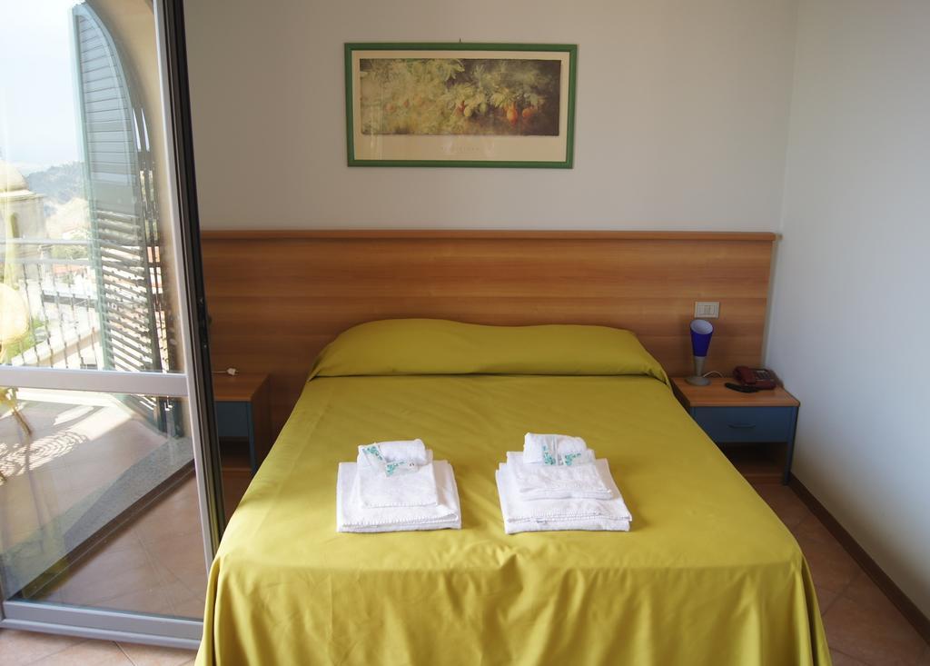 Hotel Citta Del Sole Stilo الغرفة الصورة